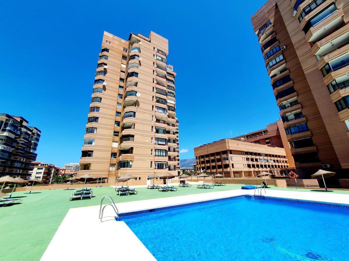 Marina Tower Apartment Фуeнхирола Екстериор снимка
