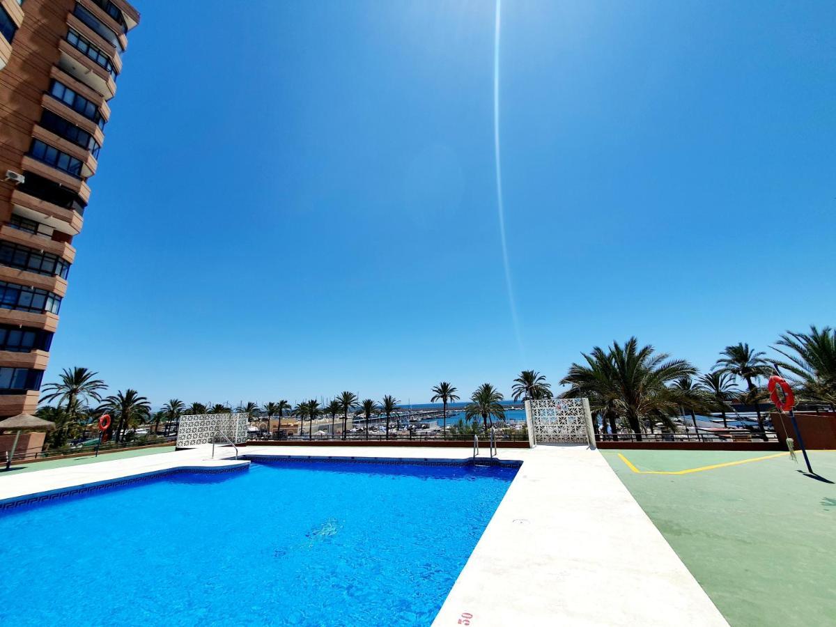 Marina Tower Apartment Фуeнхирола Екстериор снимка
