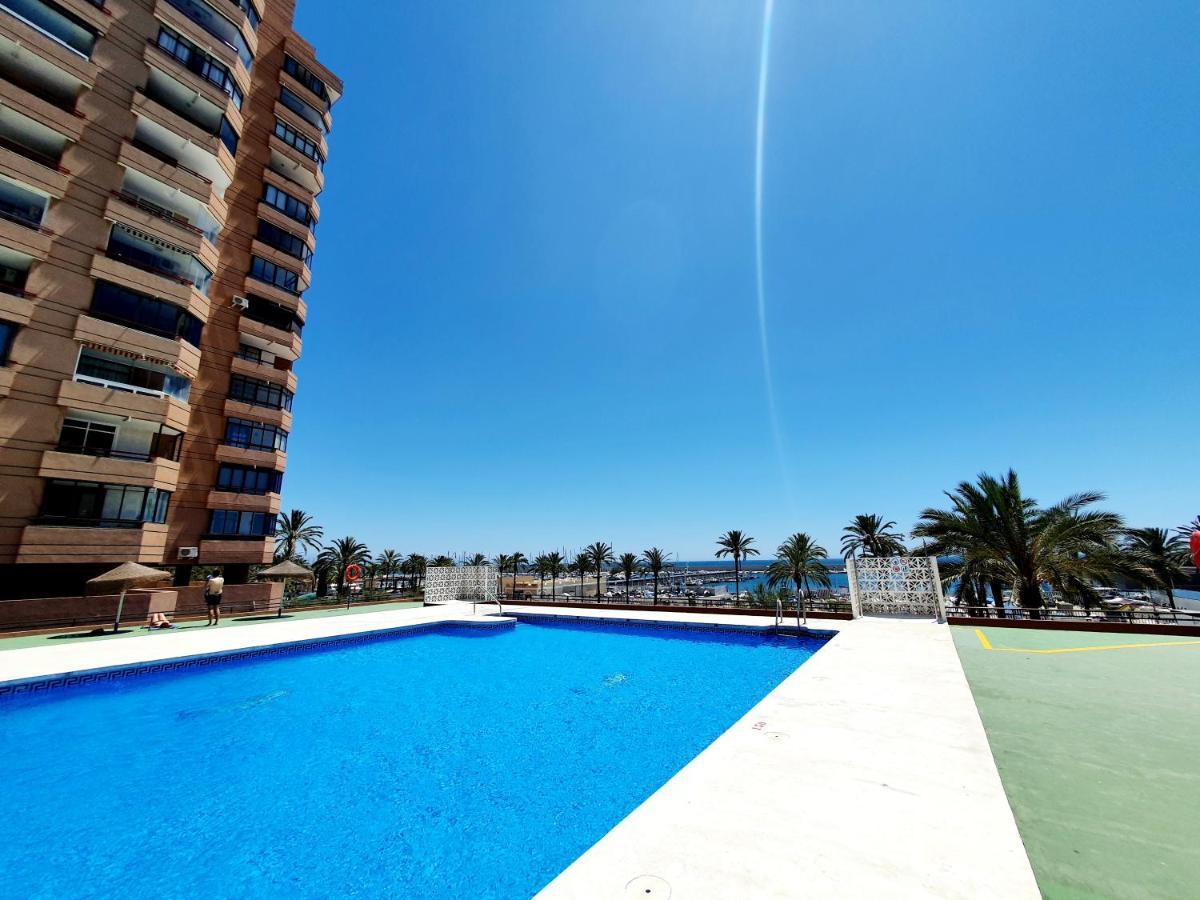 Marina Tower Apartment Фуeнхирола Екстериор снимка