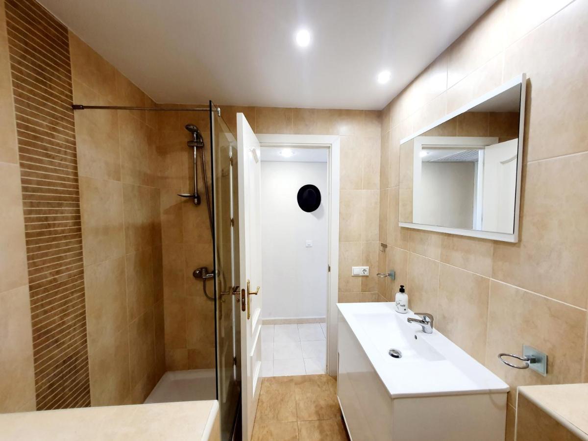 Marina Tower Apartment Фуeнхирола Екстериор снимка